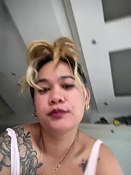 queenmia__ph webcam