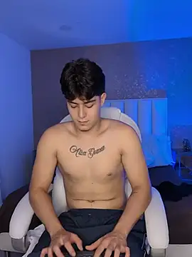 maxcruz_ (M twink) - Get naked