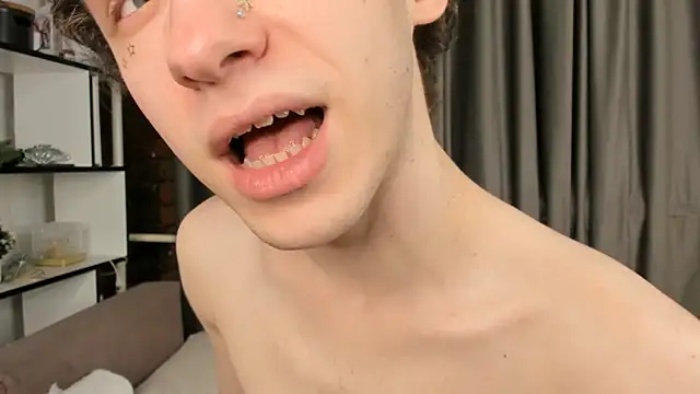 Arrogant_Eli webcam