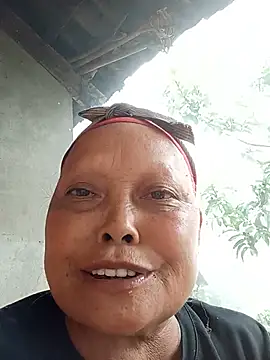 Single-M0m69 webcam