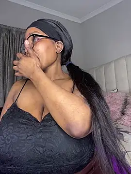 Bustygoddess32 webcam