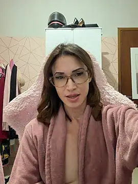 Irresistible37 webcam