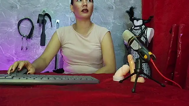 NicolLady webcam