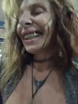 FrozenWaffle live cam on StripChat