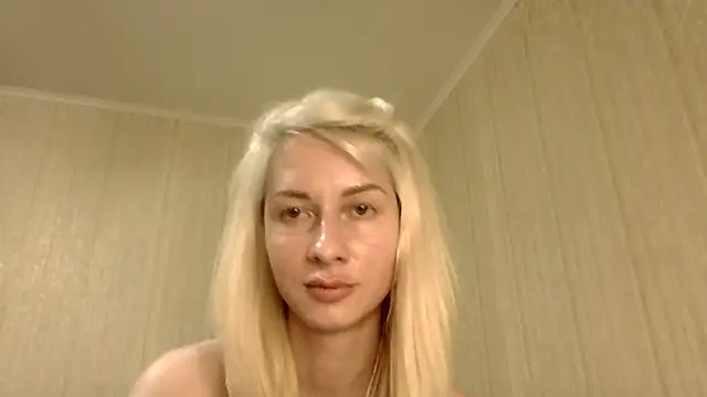 BlondieOnline_ webcam