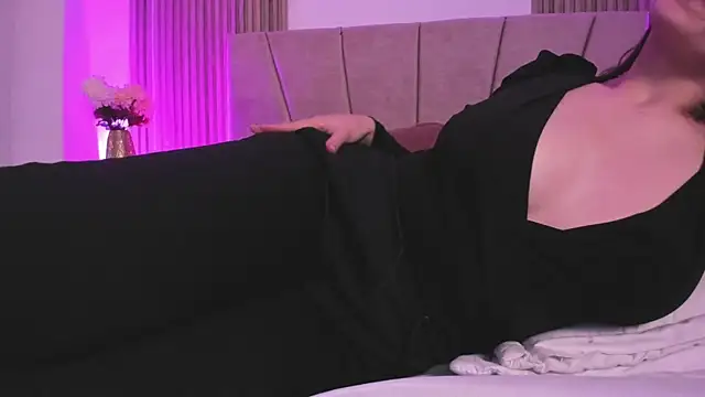 Victoria_Beaumont webcam