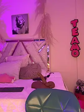 selina_paris webcam