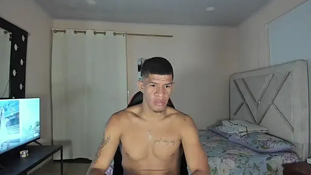 Toptony22 live webcam show