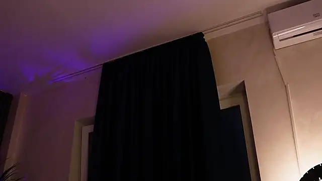 MiaVelvety live cam on StripChat