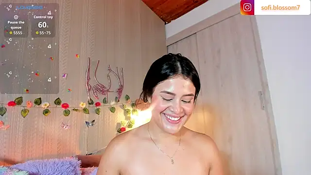 Sofi_Blossom webcam