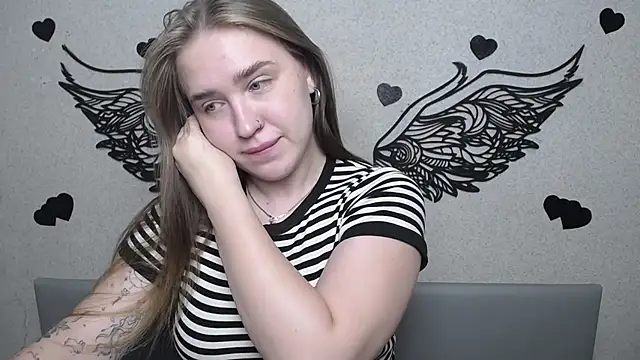 LauraHlot webcam