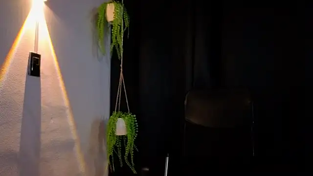 Charlee_pink webcam