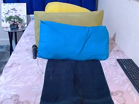 SweetJuicyPussy97 webcam
