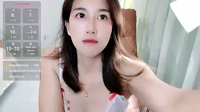 Leila-11 webcam