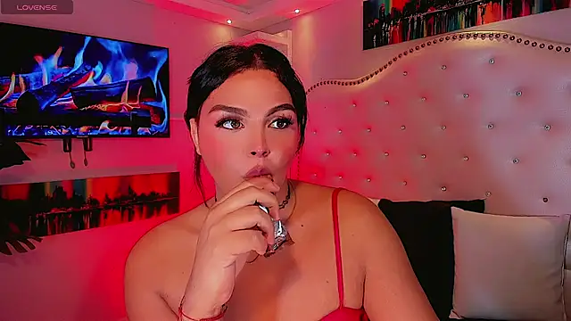 Maia_Hotts webcam