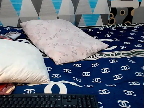Trish_CurveCock webcam