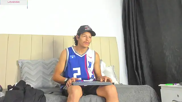 tommyhot7 live cam on StripChat