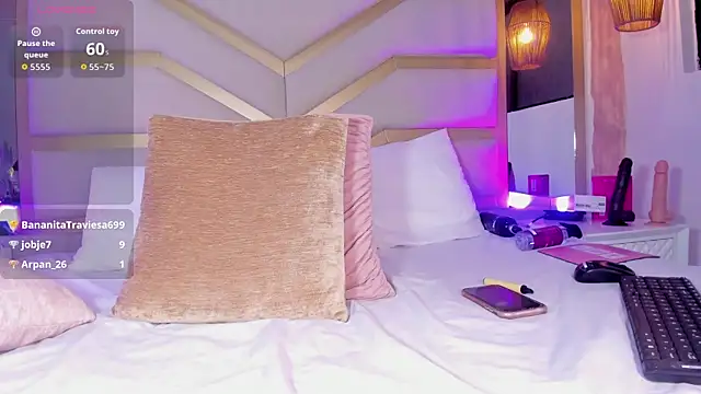 Victoria-Luxx webcam