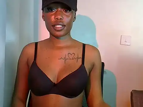 momah_water5 live cam on StripChat