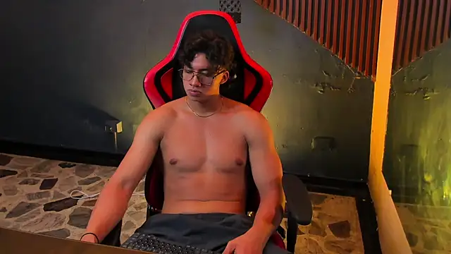 Axxel_Muscle webcam