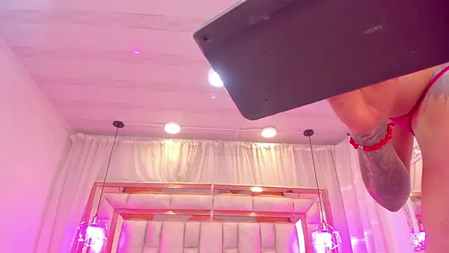 Francesca_Skuirt webcam