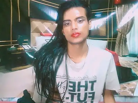 IndianLipstickLuna webcam