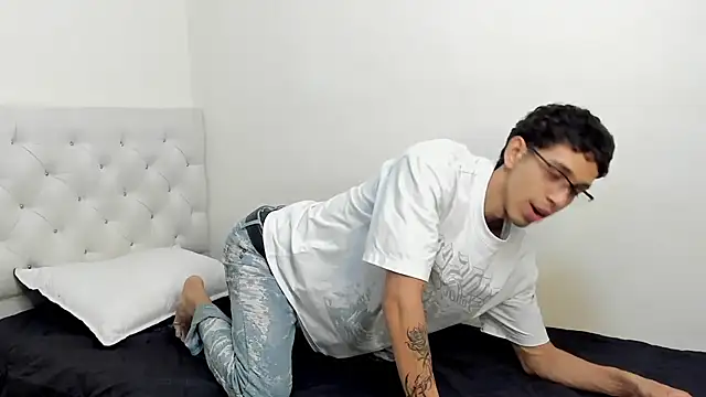 Mheysam_Youngerx webcam
