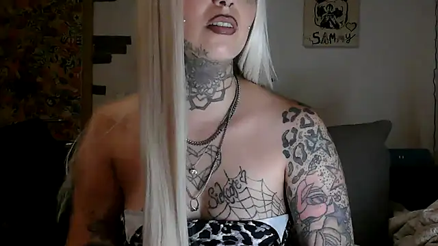 RoxxyInk webcam