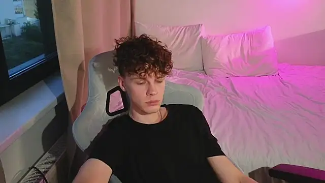cute_thomas live cam on StripChat