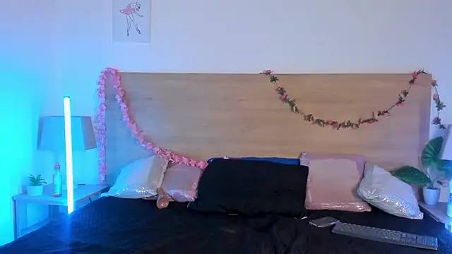 LaraRous live webcam show