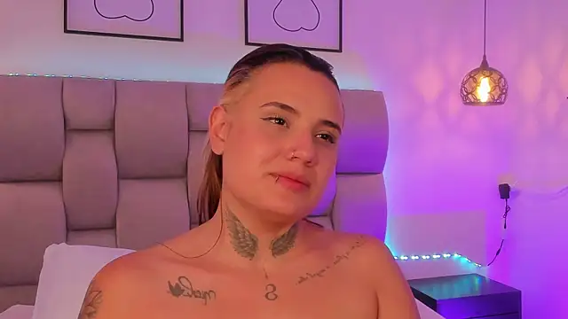 susan-sweet-7 (F young) - show tits