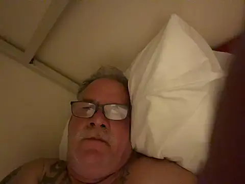 Caesar_Baxter webcam