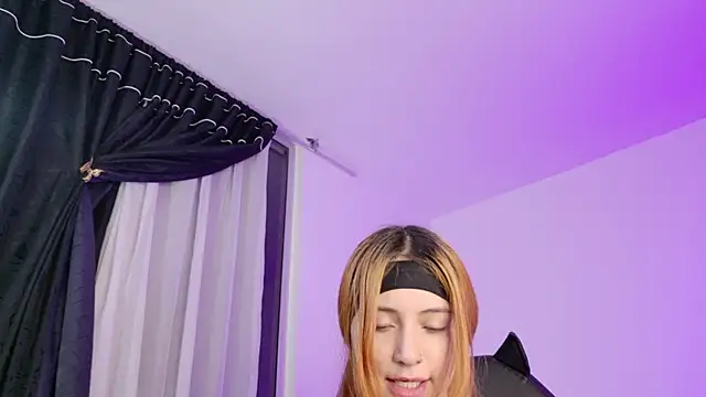 annie_mora webcam