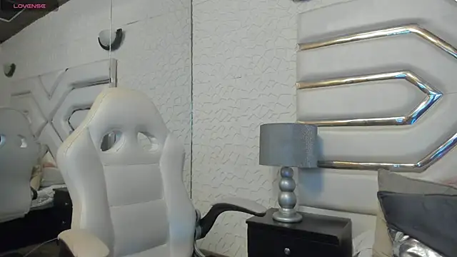 KattyLilli live cam on StripChat