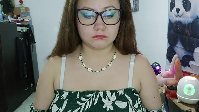 curly_greeneyed webcam