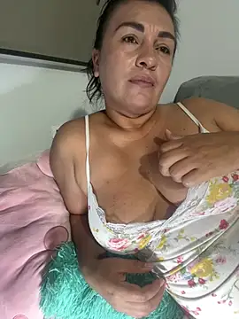 kloee_kann (F milf) - Quítame la bata