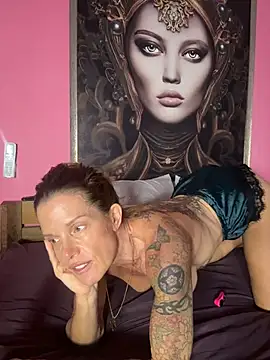 mommyselenafit_ (F mature) - boobs out