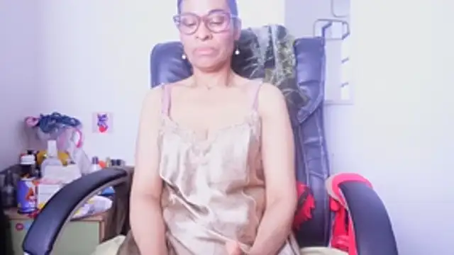 Aries_Mature webcam