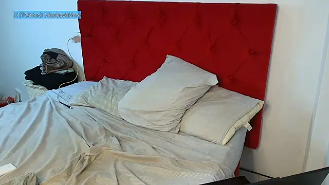 NicoDavisOfficial webcam