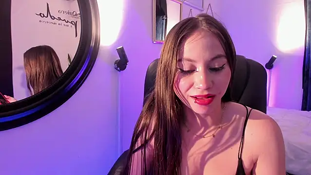 MiaWhiteBunny webcam