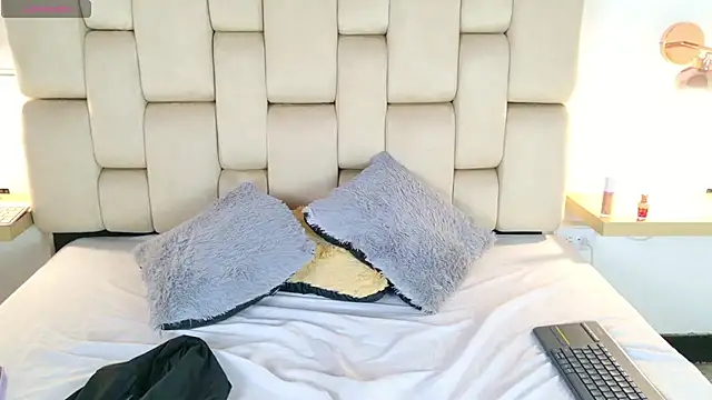 kaia_boobs webcam
