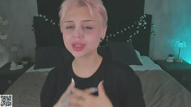 Emmy-Brooks webcam
