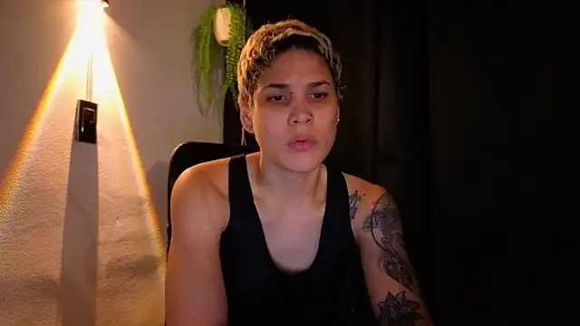 Charlee_pink webcam
