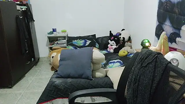 curly_greeneyed webcam