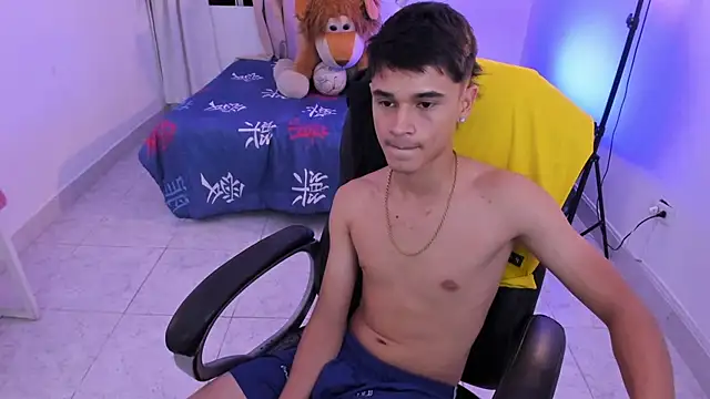 Aron_Boyy webcam