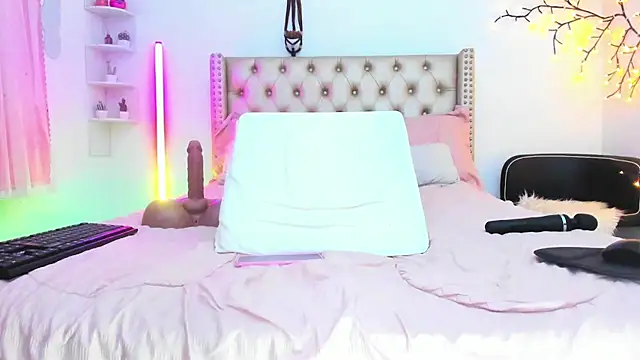 LenaStylesOA webcam