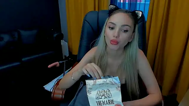 HaleySweet18 webcam