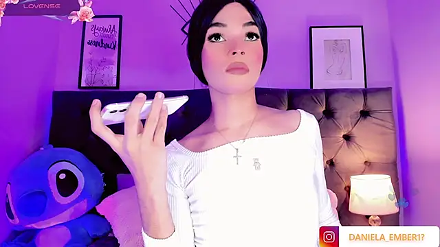 Amira_Ember webcam