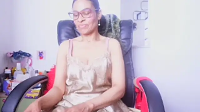 Aries_Mature webcam