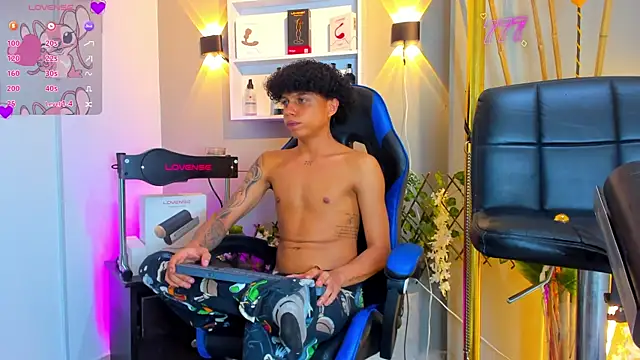 _taylor_black webcam